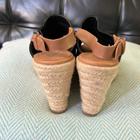 Dolcetta Selma 6.5 women’s Black and Tan Espadrille Wedges - Picture 3 of 16